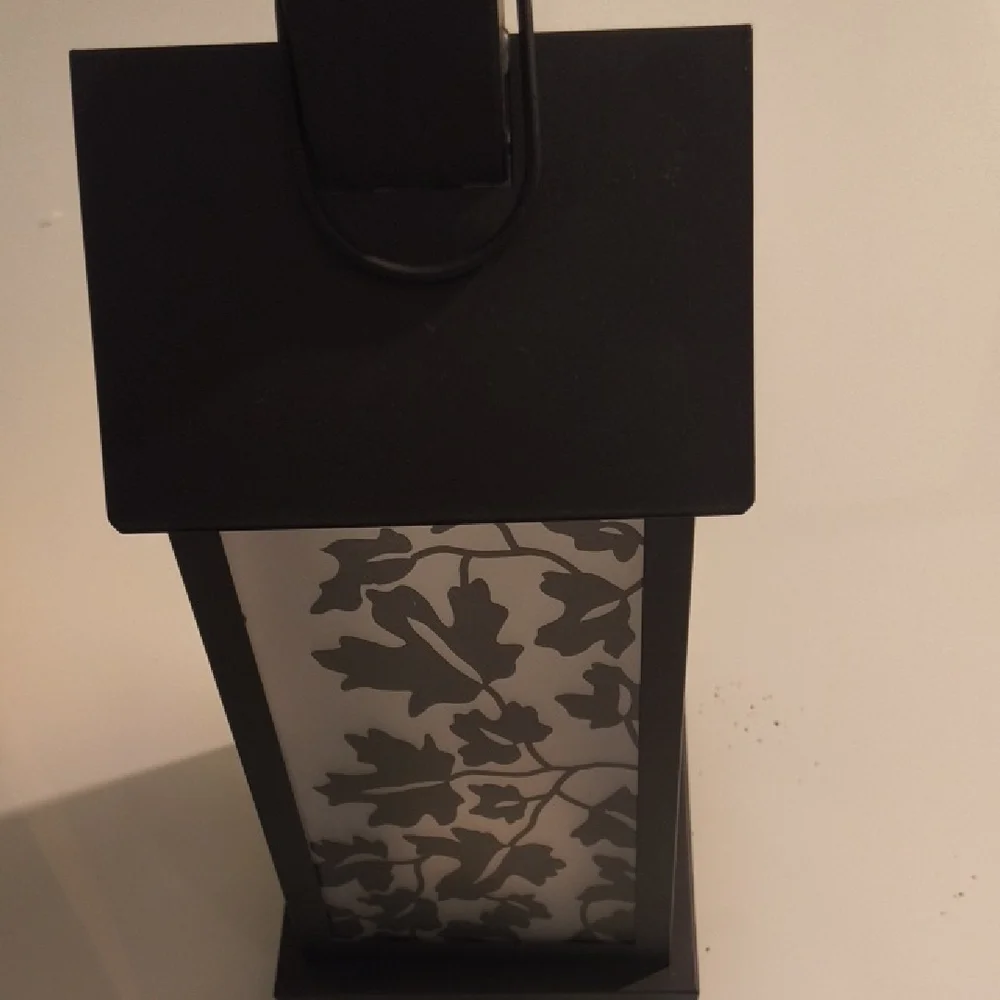 ElegantTwo Seasons Black Lantern with Leaf Design